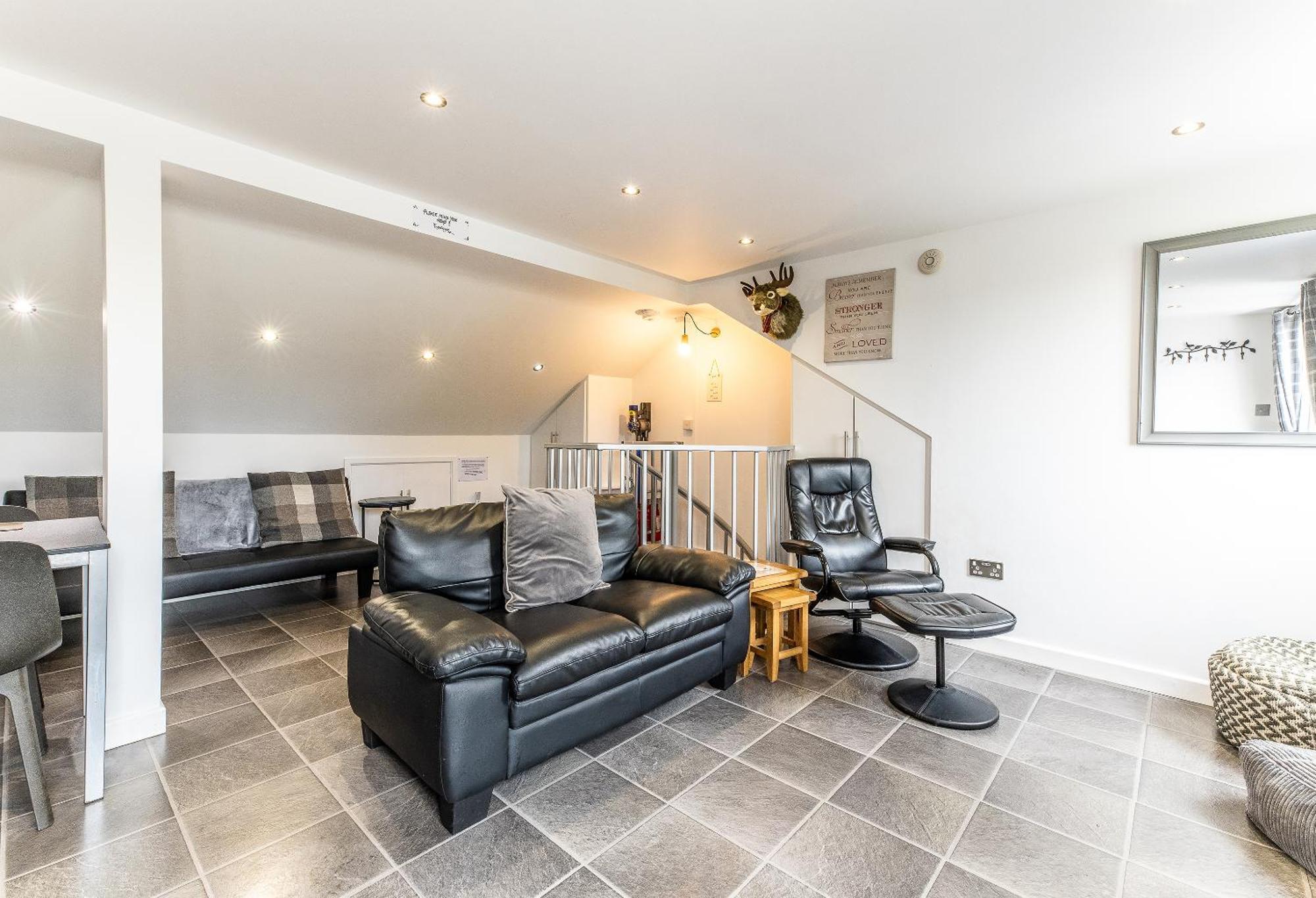 Upside Down House - Sleeps Up To 6 Guests - Great For Family And Friends Gatherings,Corporate Events ,Near Sherwood Forest At Fairview Farm In Nottingham Set In 88 Acres 外观 照片