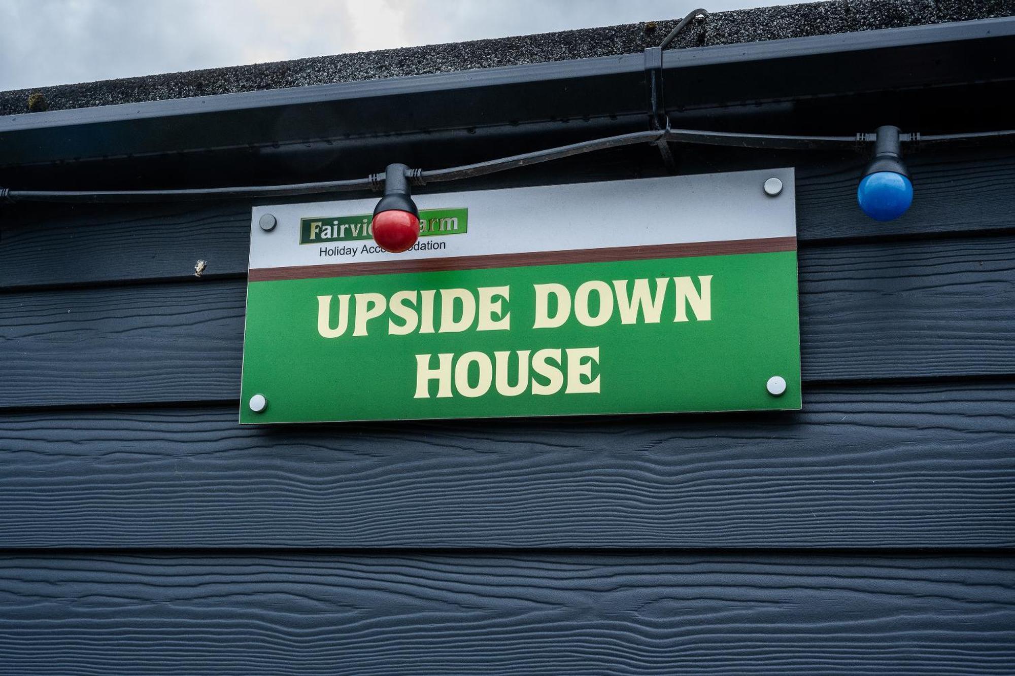 Upside Down House - Sleeps Up To 6 Guests - Great For Family And Friends Gatherings,Corporate Events ,Near Sherwood Forest At Fairview Farm In Nottingham Set In 88 Acres 外观 照片