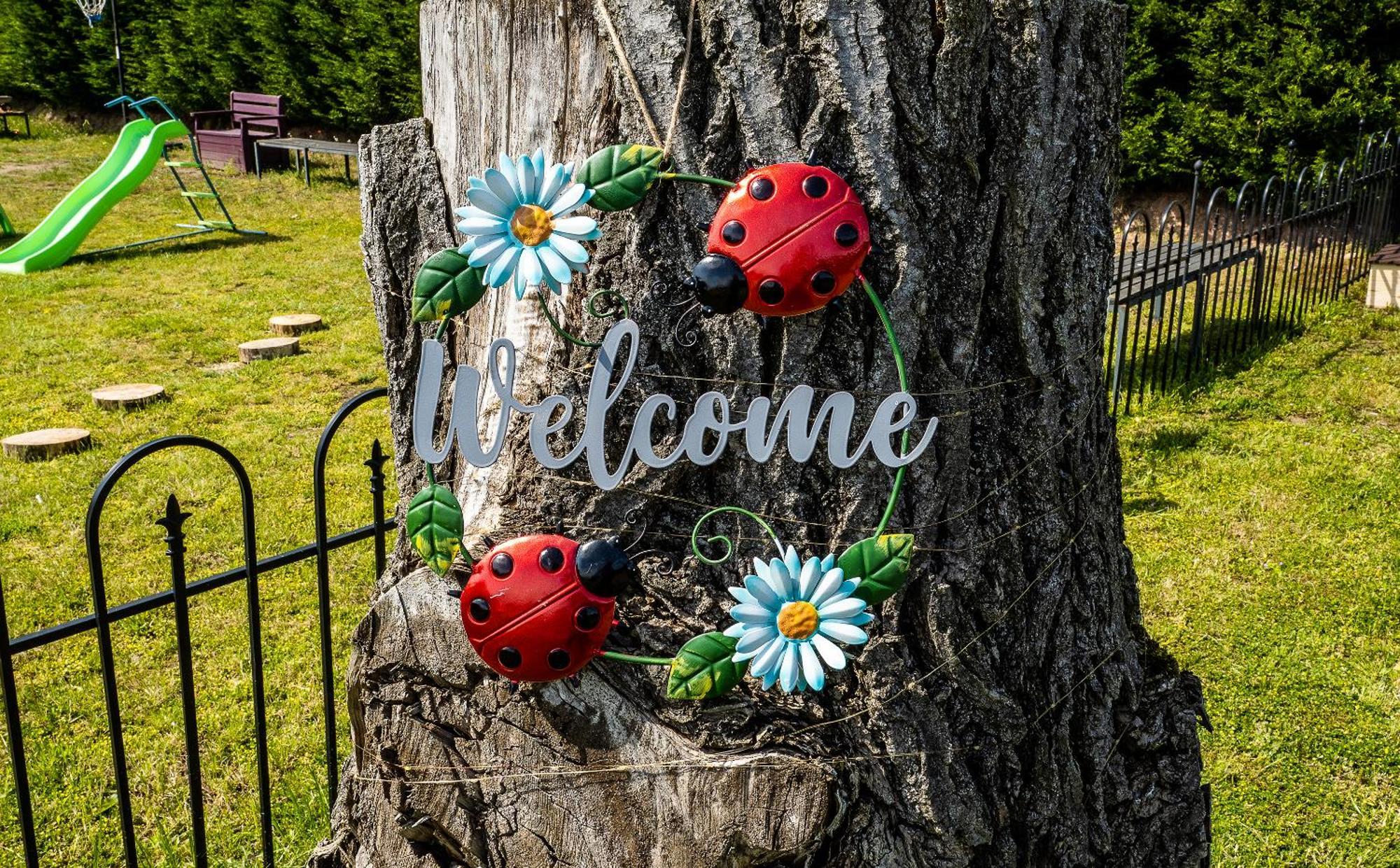 Upside Down House - Sleeps Up To 6 Guests - Great For Family And Friends Gatherings,Corporate Events ,Near Sherwood Forest At Fairview Farm In Nottingham Set In 88 Acres 外观 照片