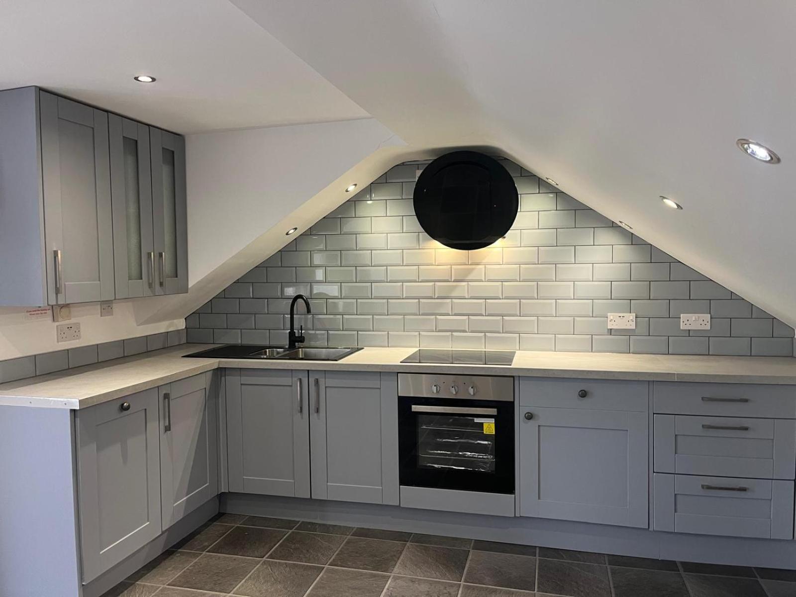 Upside Down House - Sleeps Up To 6 Guests - Great For Family And Friends Gatherings,Corporate Events ,Near Sherwood Forest At Fairview Farm In Nottingham Set In 88 Acres 外观 照片