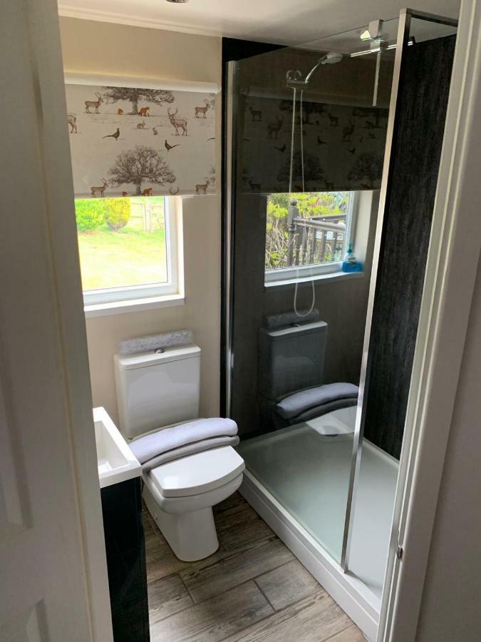 Upside Down House - Sleeps Up To 6 Guests - Great For Family And Friends Gatherings,Corporate Events ,Near Sherwood Forest At Fairview Farm In Nottingham Set In 88 Acres 外观 照片